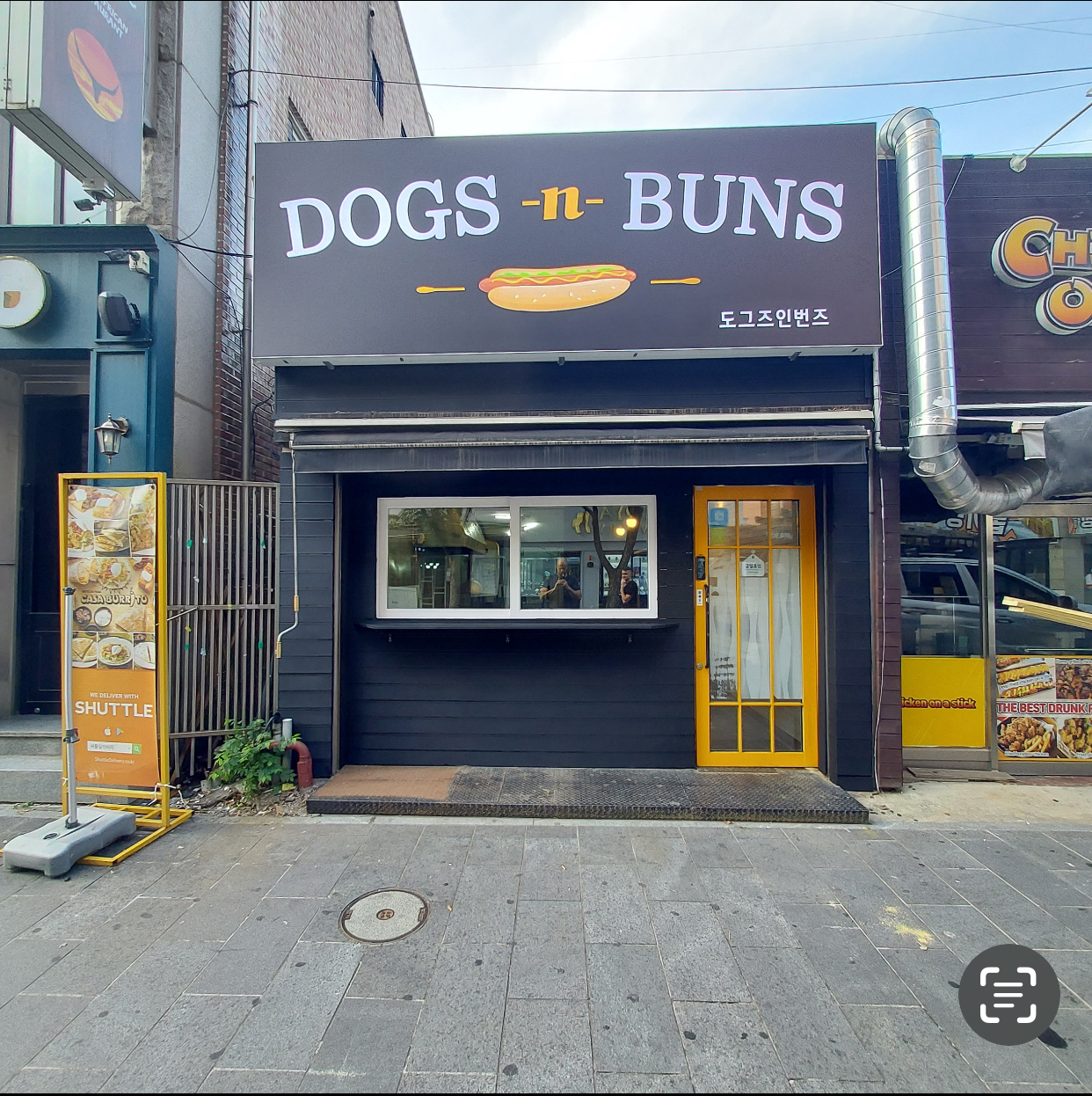 Dogs N Buns shop